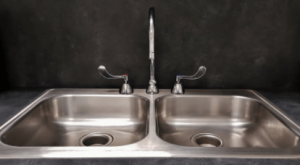 Rotatable kitchen faucet