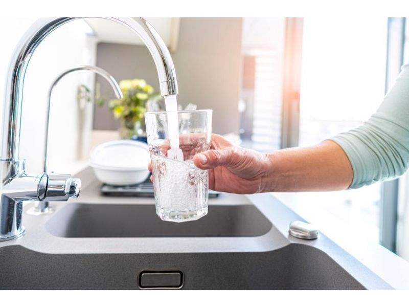 A faucet that spouts splash-free water