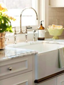 farmhouse sink faucet with sprayer